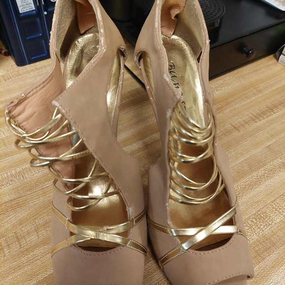 Bumper platforms and Steve Madden ballet flats - Picture 3 of 4